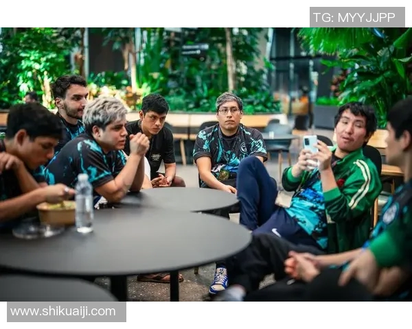 DOTA2战术深度解析：LNG战队的盯防体系与应对策略探讨